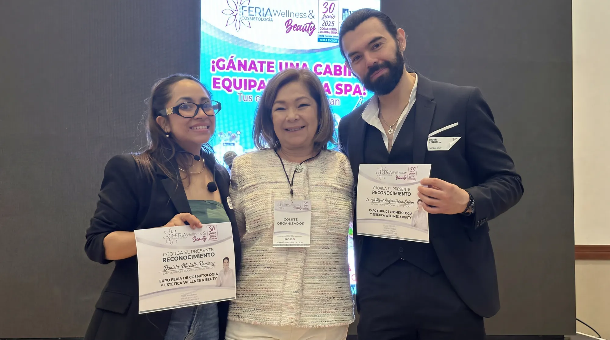 Profesionales en zona de networking