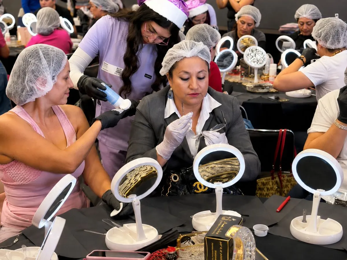 Taller práctico con espejos profesionales durante la Expo